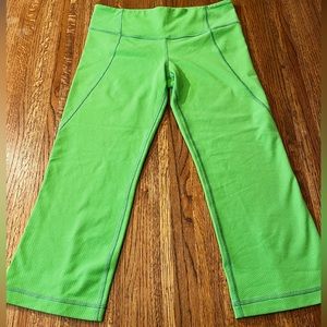 Lululemon Gather & Crow Crop Frond Green Capri Leggings Size 6 Yoga